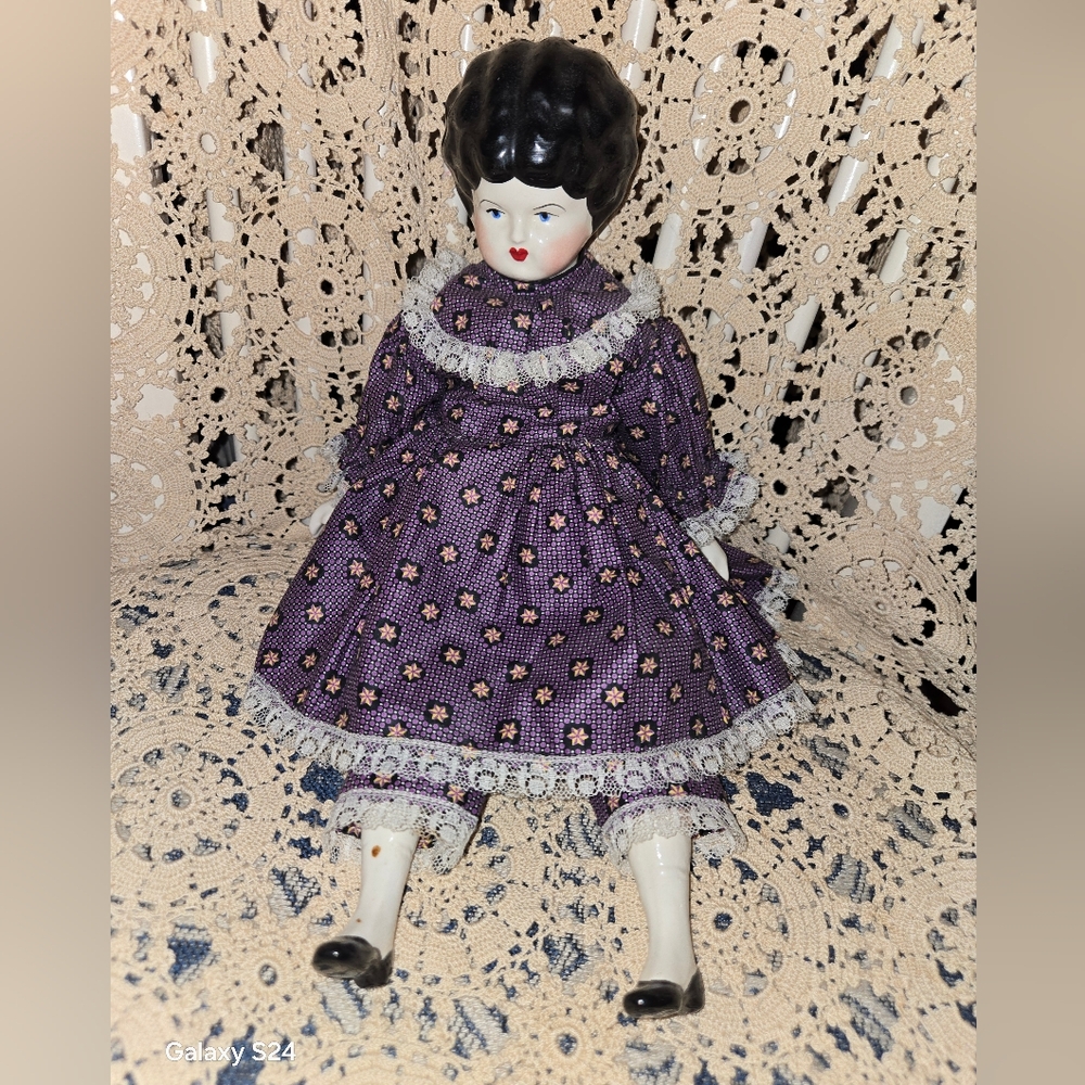 Vinage German unmarked porcelain black haired Doll